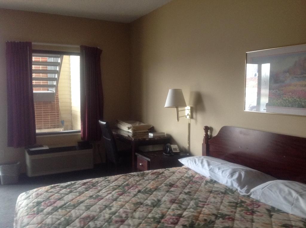 Highway Inn Mocksville Room photo