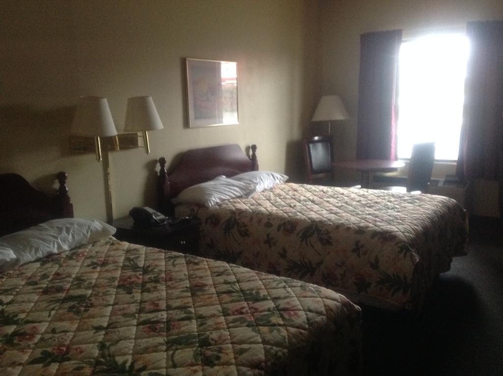 Highway Inn Mocksville Room photo